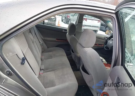 2005 Toyota Camry Xle z USA, uszkodzony, nr VIN 4T1BE30KX5U625255